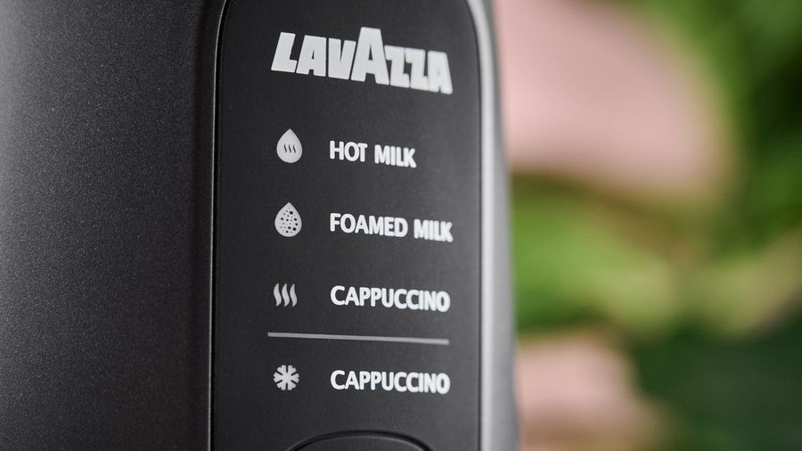 Обзор молочного взбивателя Lavazza MilkEasy Plus