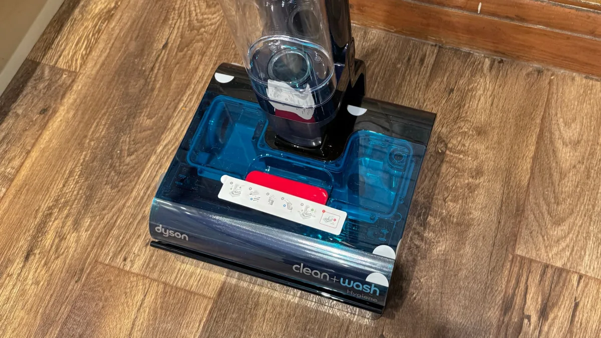 Обзор моющего пылесоса Dyson Clean+Wash Hygiene: вакуумная мойка с автосушкой Обзор моющего пылесоса Dyson Clean+Wash Hygiene: вакуумная мойка с автосушкой