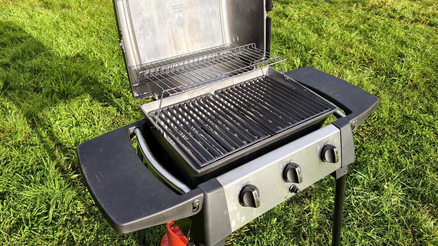 Обзор портативного газового гриля Broil King Porta-Chef 320: 3 горелки, вес 24 кг, складные ножки